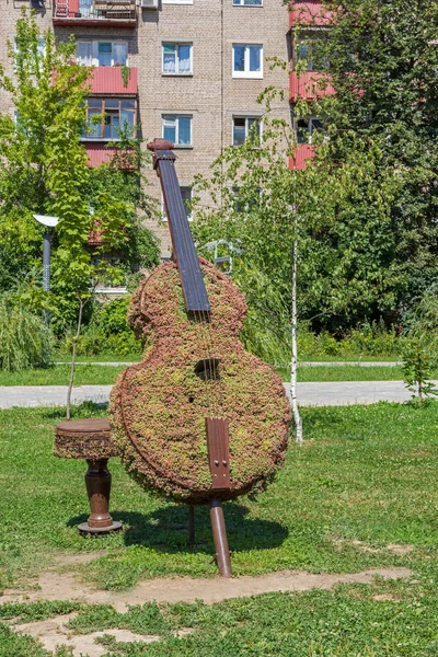 Green topiary statue of bass viol