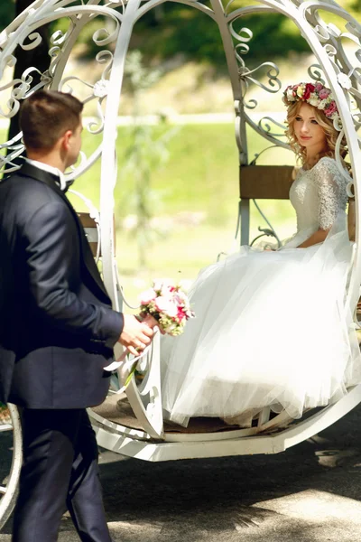 Fairy-tale cinderella wedding carriage