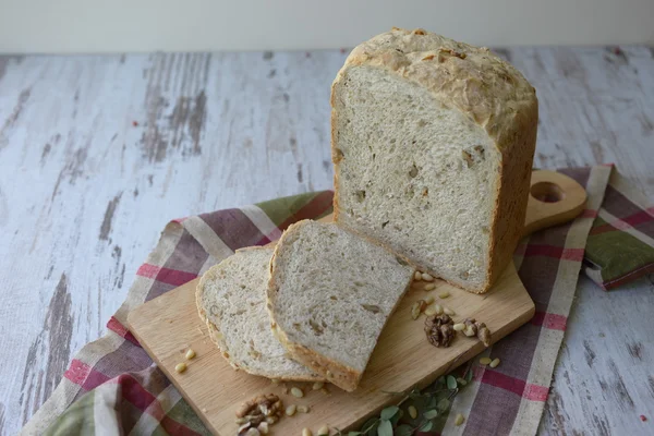Bread with sunflower seeds and nuts