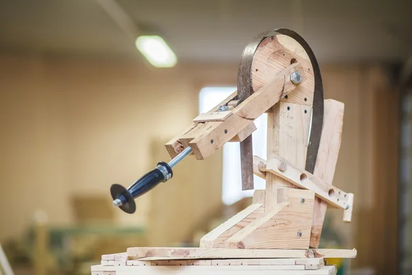 Bending wood tool