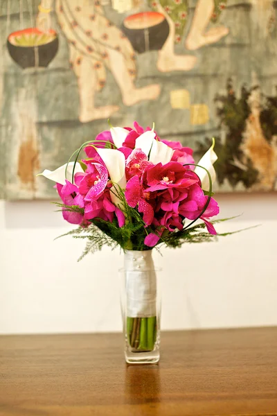 The bueatiful wedding bouquet of fresh flower