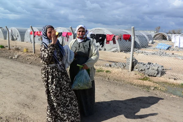 People in refugee camp