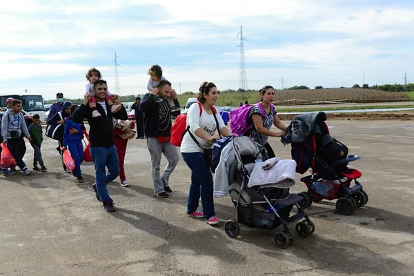 Refugees entering refugee camp in Opatovac