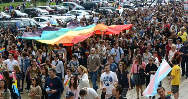 1000 people took part in the Paris Gay Pride parade