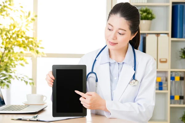 Doctor using digital tablet to show patient\'s medical case