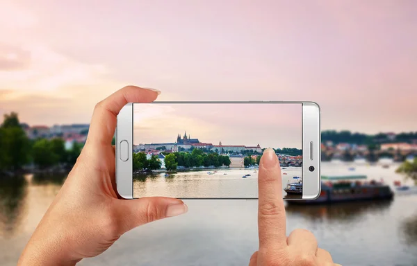Photographing city landscape with smart phone