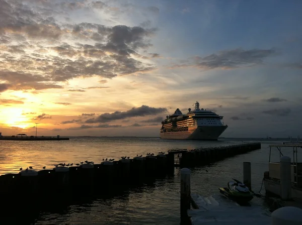 Cruise ship . Florida. Key West. 0 mile