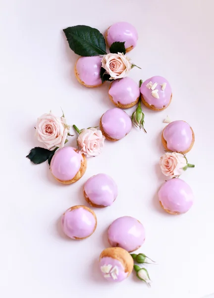 Mini profiteroles with roses