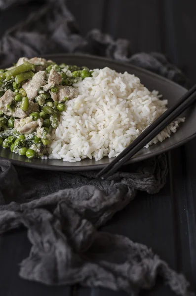Green curry with chicken and rice