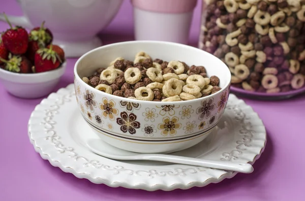 Dry breakfast cereal with milk ring