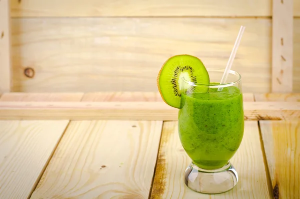 Healthy green smoothie with spinach, kiwi, apples, salad and mint in glass