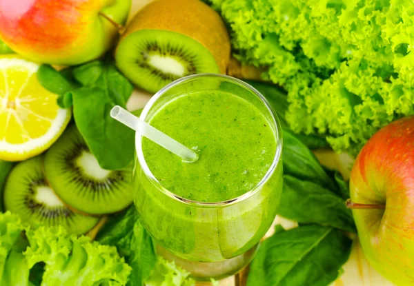 Healthy green smoothie with spinach, kiwi, apples, salad and mint in glass