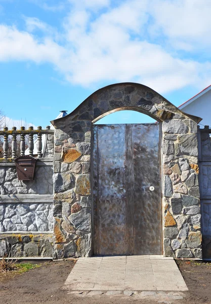 Stone and Metal Fence with Door of Modern Style Design Decorative Cracked Real Stone Wall with Mailbox.