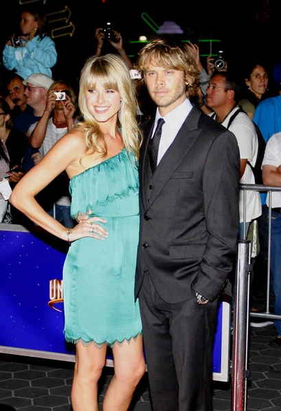 Sarah Wright and Eric Christian Olsen