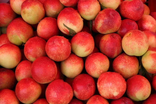 Red peaches in china\'s market