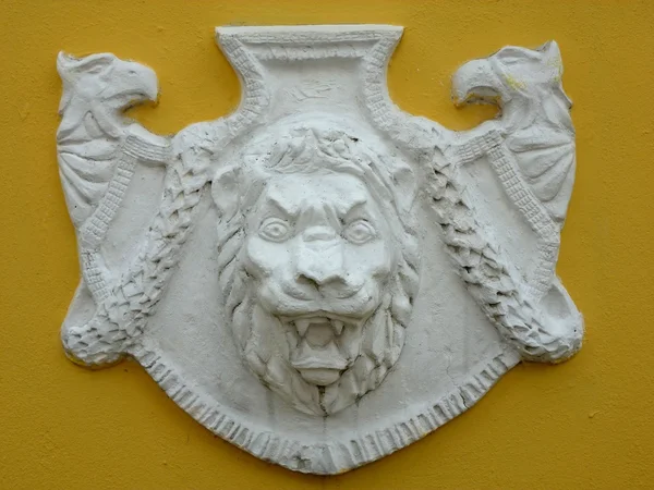 The bas-relief of a lion on the wall