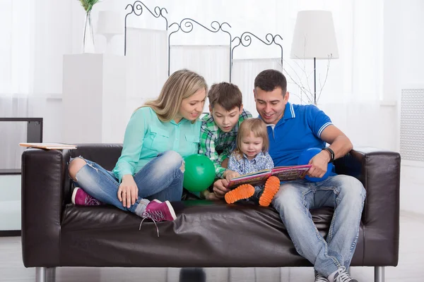 Parents teach a child to read