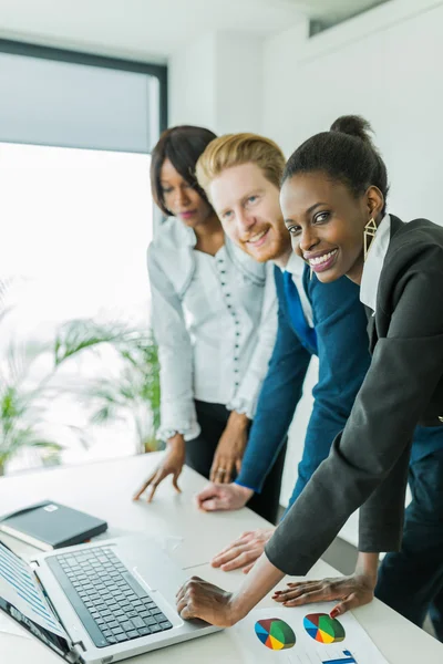 Exchange of thoughts during business meeting