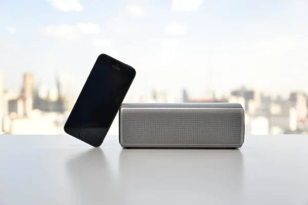 Wireless Speaker connected to Mobile phone
