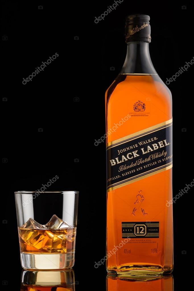 Bottle of black label whisky and glass – Stock Editorial