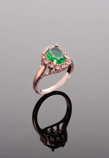 Emerald golden ring