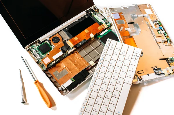 Repair set the broken laptob (netbook)