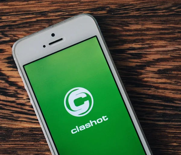 Clashot mobile application tablets and smartphone