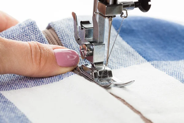 Sewing process in the phase of overstitching