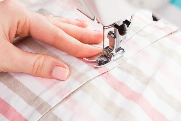 Sewing process in the phase of overstitching