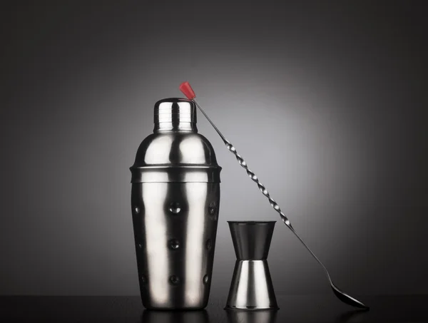 Drinks shaker with cocktail tools