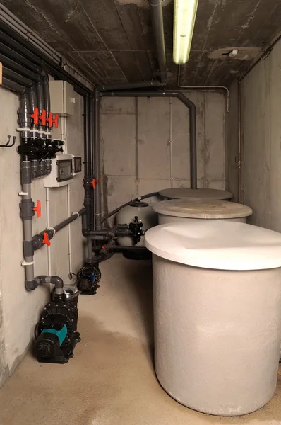 Machine room for a pool filter, indoor