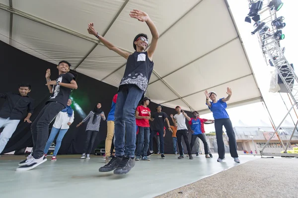 Group of teenagers perform a Hip Hop dance.
