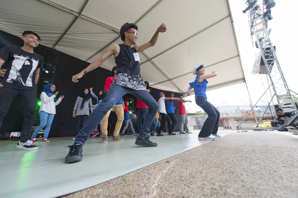 Group of teenagers perform a Hip Hop dance.