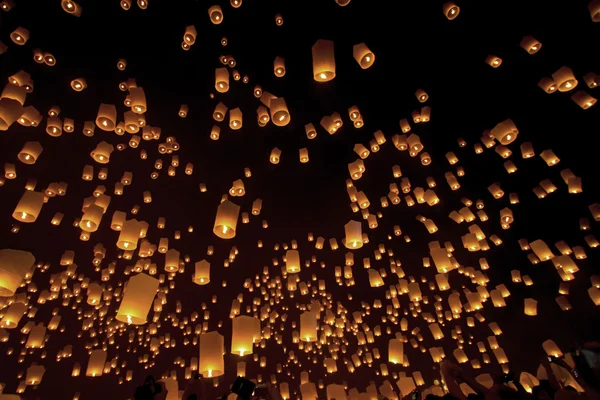 Sky lanterns, Loy Krathong and Yi Peng Festival. Chiang Mai, Tha
