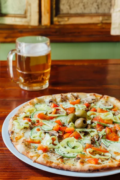 Vegetariana Pizza and Beer