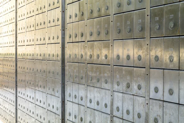 Wall of a deposit safe