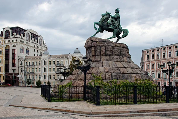 Bogdan Chmielnicki pomnik, Kijów, Ukraina — Zdjęcie stockowe © karnizz