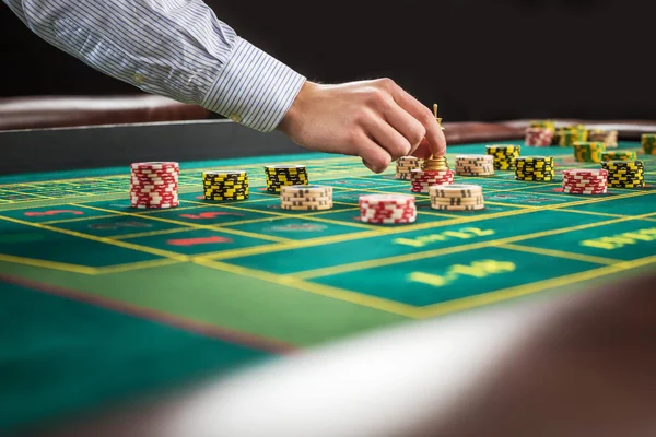 Picture of a green table and betting with chips.