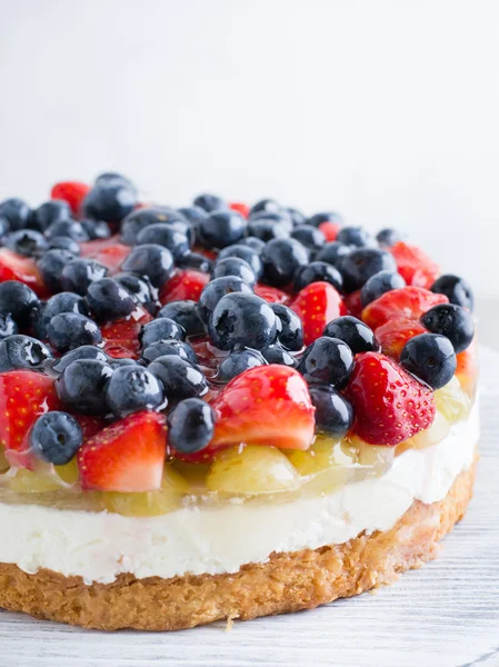 Berry cream pie