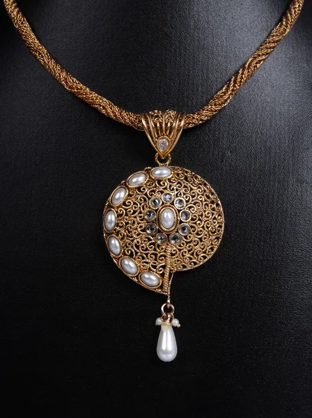 Indian Gold Necklace with Pearls