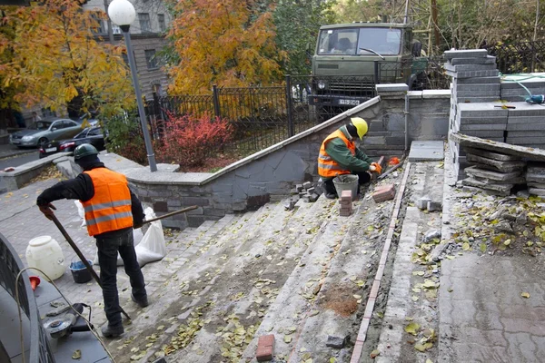 On November 2, Kyiv Mayor Vitali Klitschko inspected repair of a pump-room at the cross of Artema Street and Poltavska Street in the center of Kyiv.