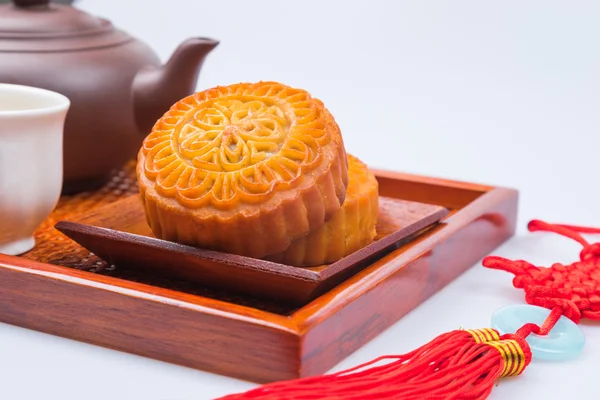 月饼和茶,中国中期秋天节日食品 - 图库照片fan