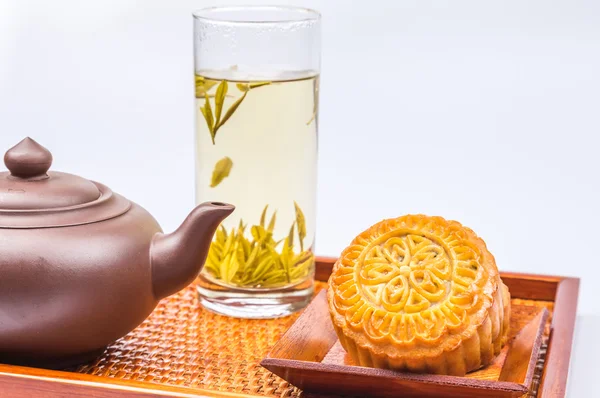 月饼和茶,中国中期秋天节日食品 - 图库照片fan