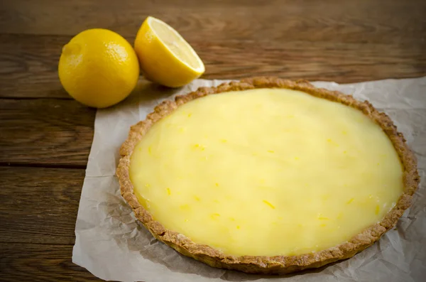 Lemon tart with lemons