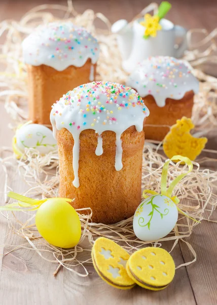 Easter cakes and colored eggs