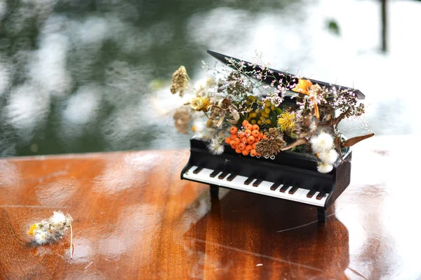 Souvenir piano. Flower Arrangement in piano.