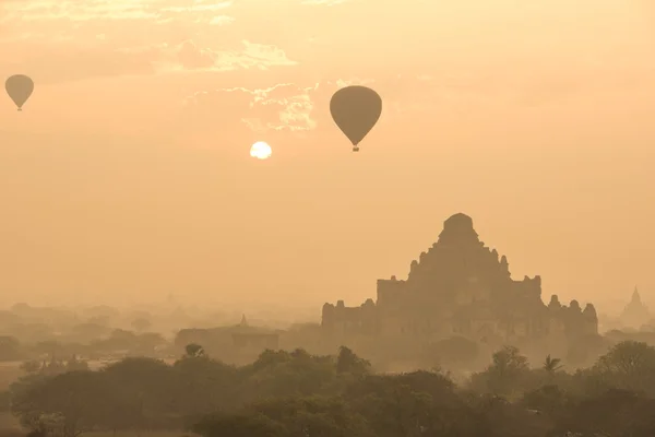 Dhammayangyi temple The biggest Temple in Bagan with balloons an