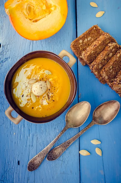 Pumpkin soup with cream and seeds