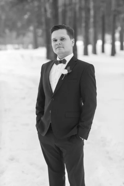 Portrait groom in the winter