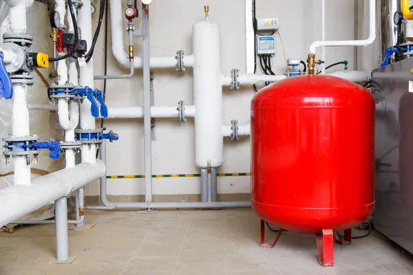 Expansion red tank heating system